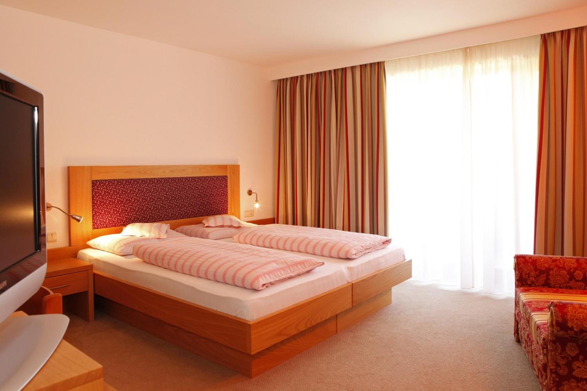 Hotel Stefaner Тірес Екстер'єр фото